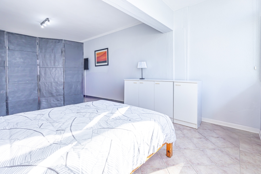 1 Bedroom Property for Sale in Sea Point Western Cape